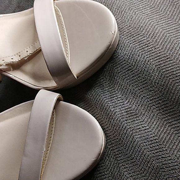 CHARLOTTE RUSSE Heels - Picture 3 of 9